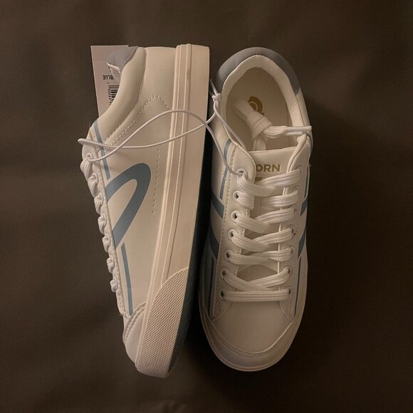 TRETORN Hopper Canvas Athletic Sneakers, Lace-up Closure, Blue - Picture 1 of 5